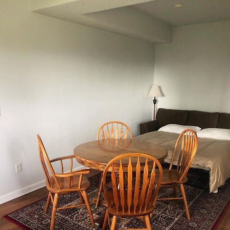 2 Bedroom Suite: Views, Private Entrance, Evchgr Amity 외부 사진