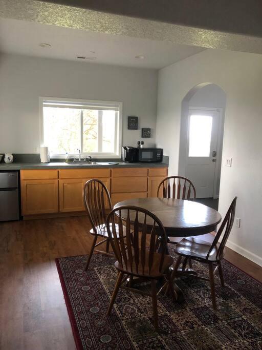 2 Bedroom Suite: Views, Private Entrance, Evchgr Amity 외부 사진