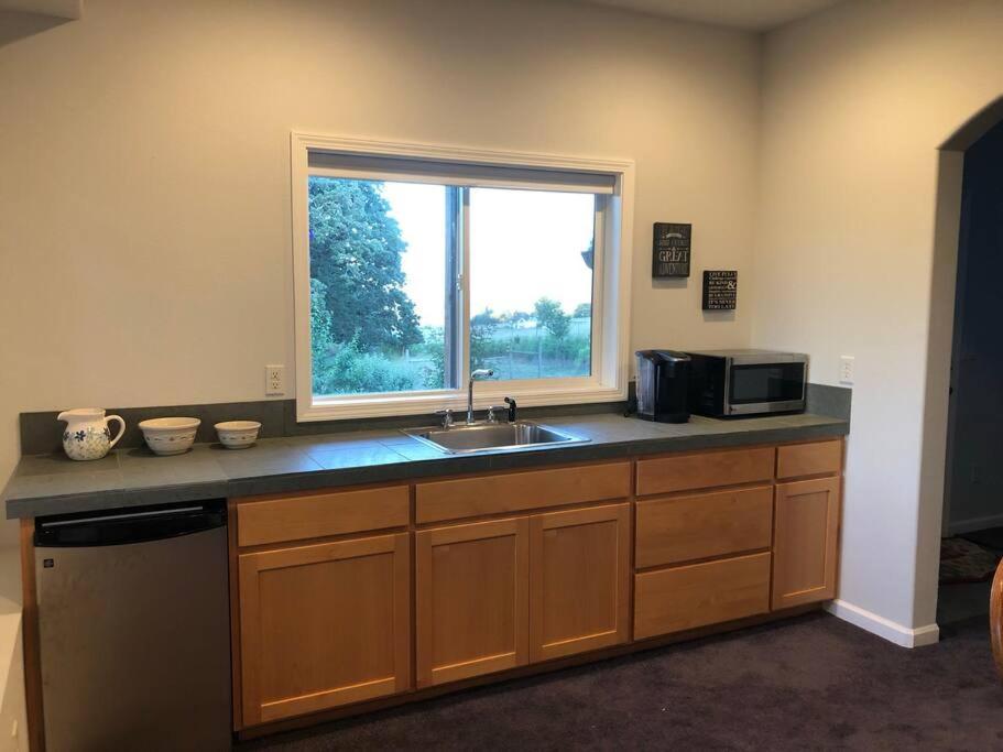 2 Bedroom Suite: Views, Private Entrance, Evchgr Amity 외부 사진