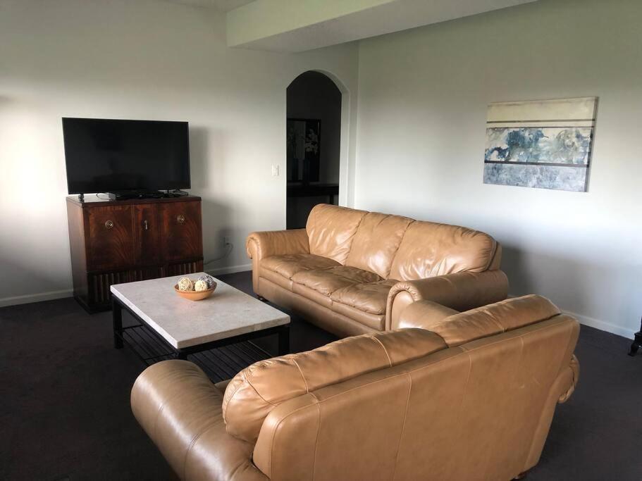2 Bedroom Suite: Views, Private Entrance, Evchgr Amity 외부 사진